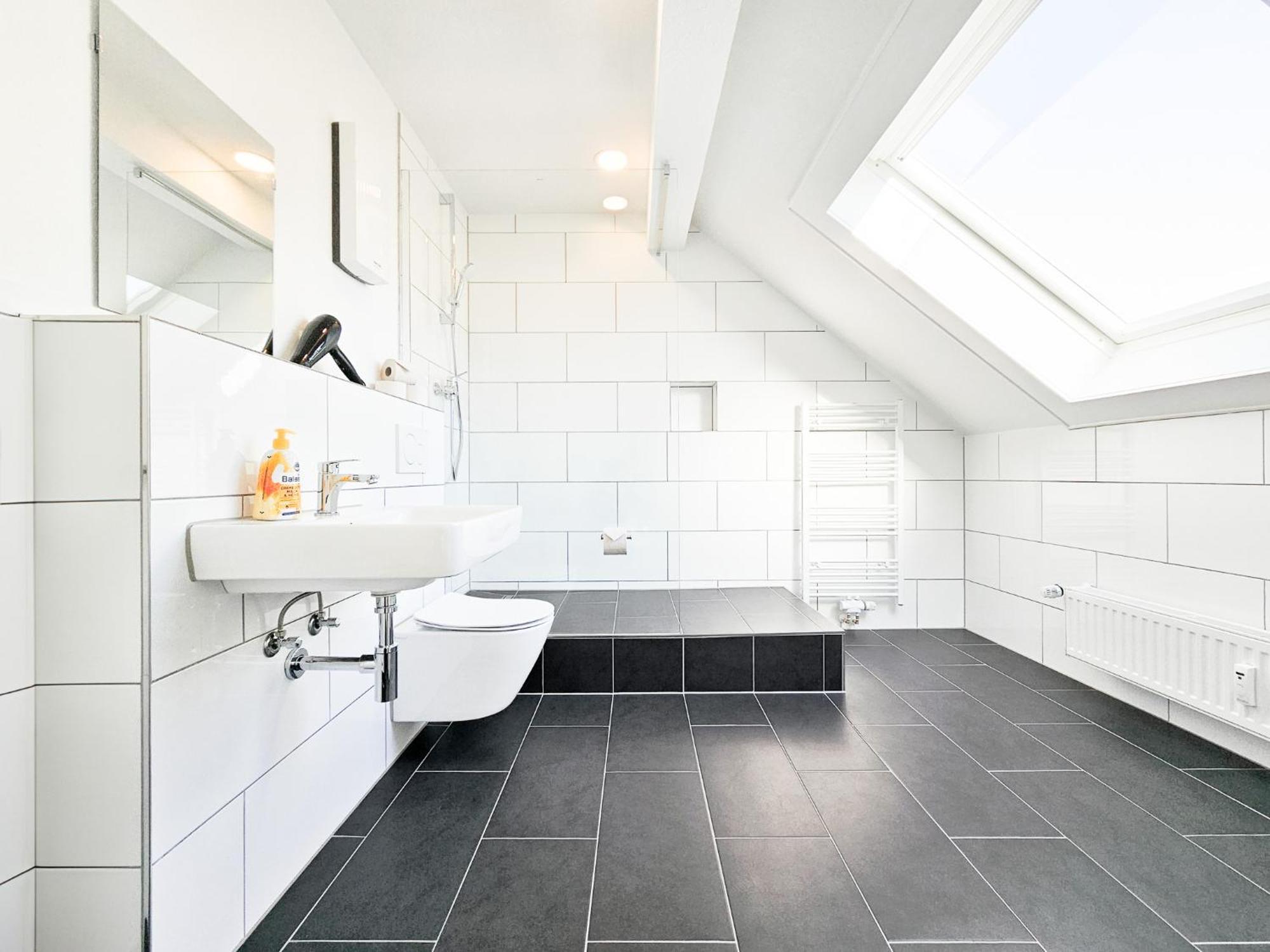 Raj Living - City Center Apartments With 5 Rooms - 10 Min Messe Dus Düsseldorf Buitenkant foto