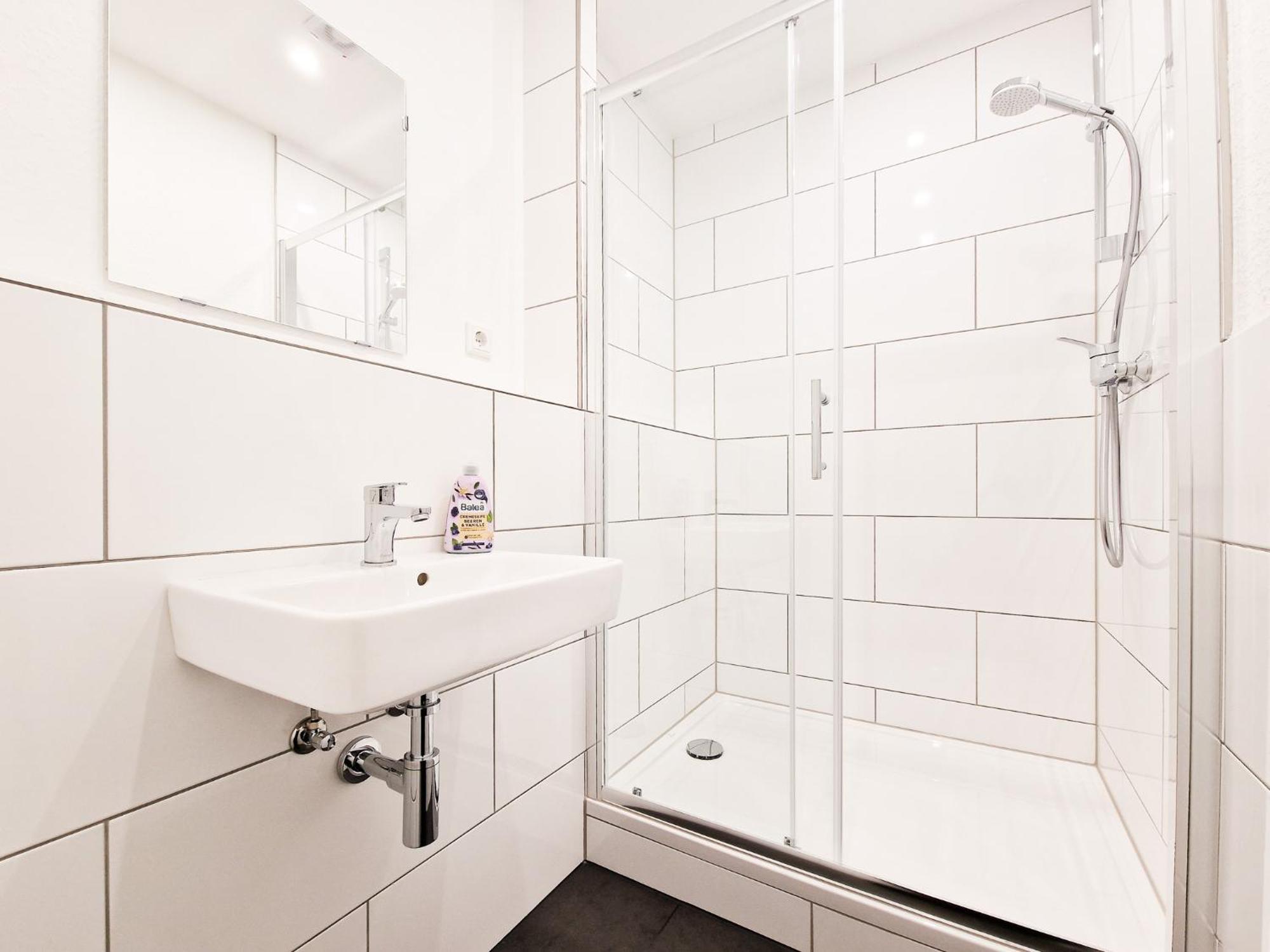 Raj Living - City Center Apartments With 5 Rooms - 10 Min Messe Dus Düsseldorf Buitenkant foto