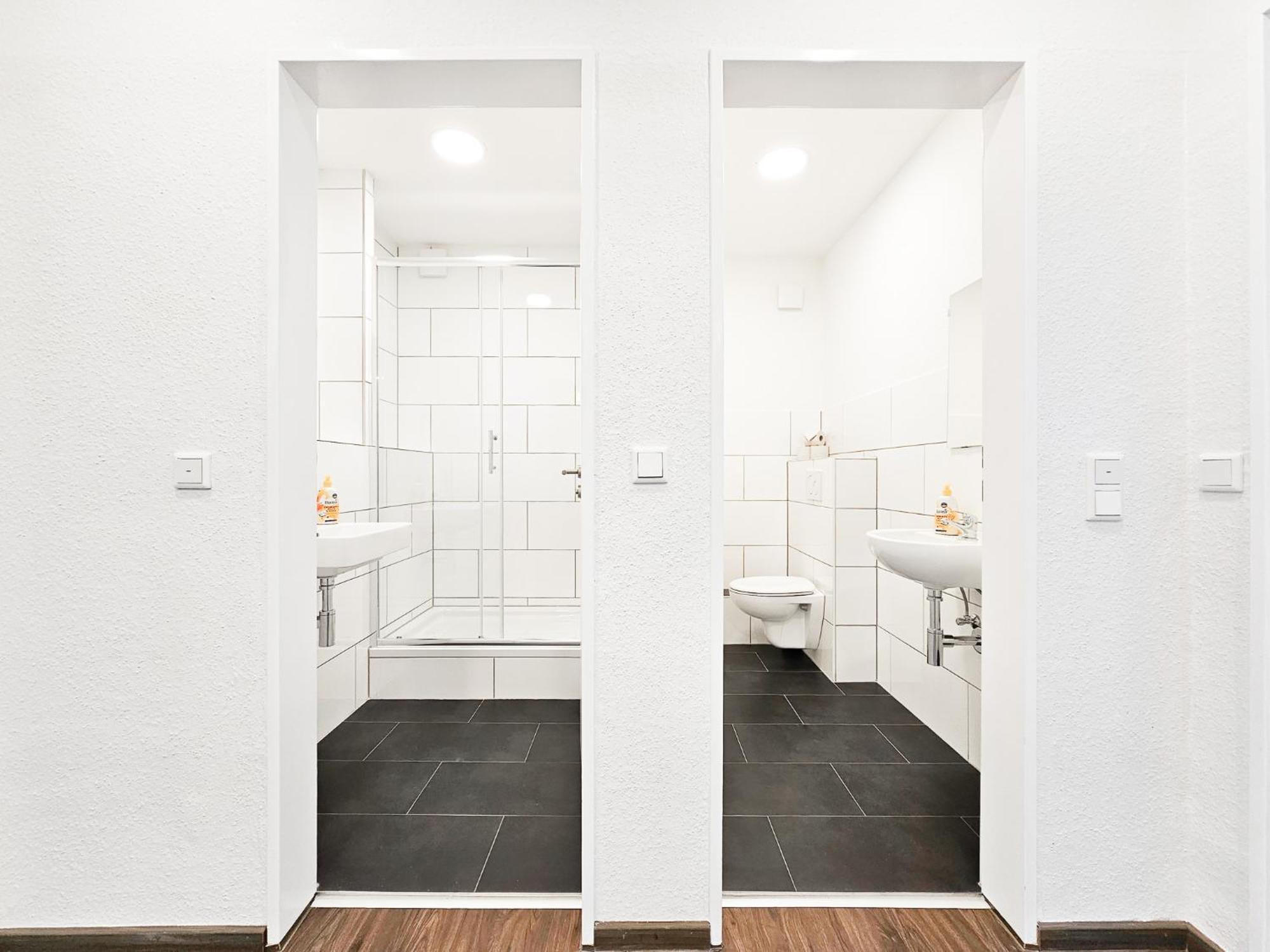 Raj Living - City Center Apartments With 5 Rooms - 10 Min Messe Dus Düsseldorf Buitenkant foto