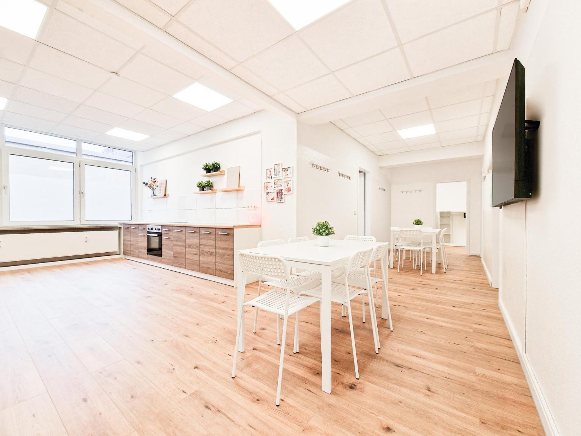 Raj Living - City Center Apartments With 5 Rooms - 10 Min Messe Dus Düsseldorf Buitenkant foto