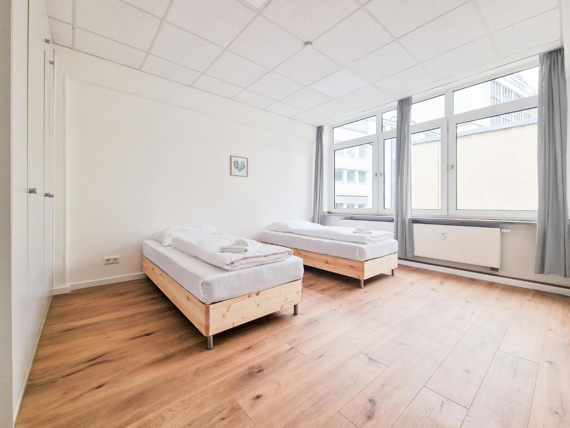 Raj Living - City Center Apartments With 5 Rooms - 10 Min Messe Dus Düsseldorf Buitenkant foto